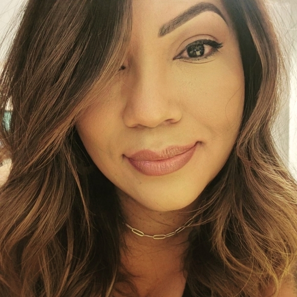 Meet your Posher, Gladys - Picture 1 of 2